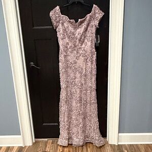 Elegant Lace Off-Shoulder Dress